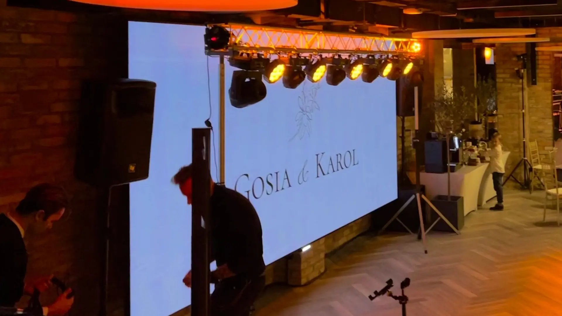 Ekran LED LEDBIM iPX 2 o wymiarach 2,24 x 5,12 m w sali bankietowej 4