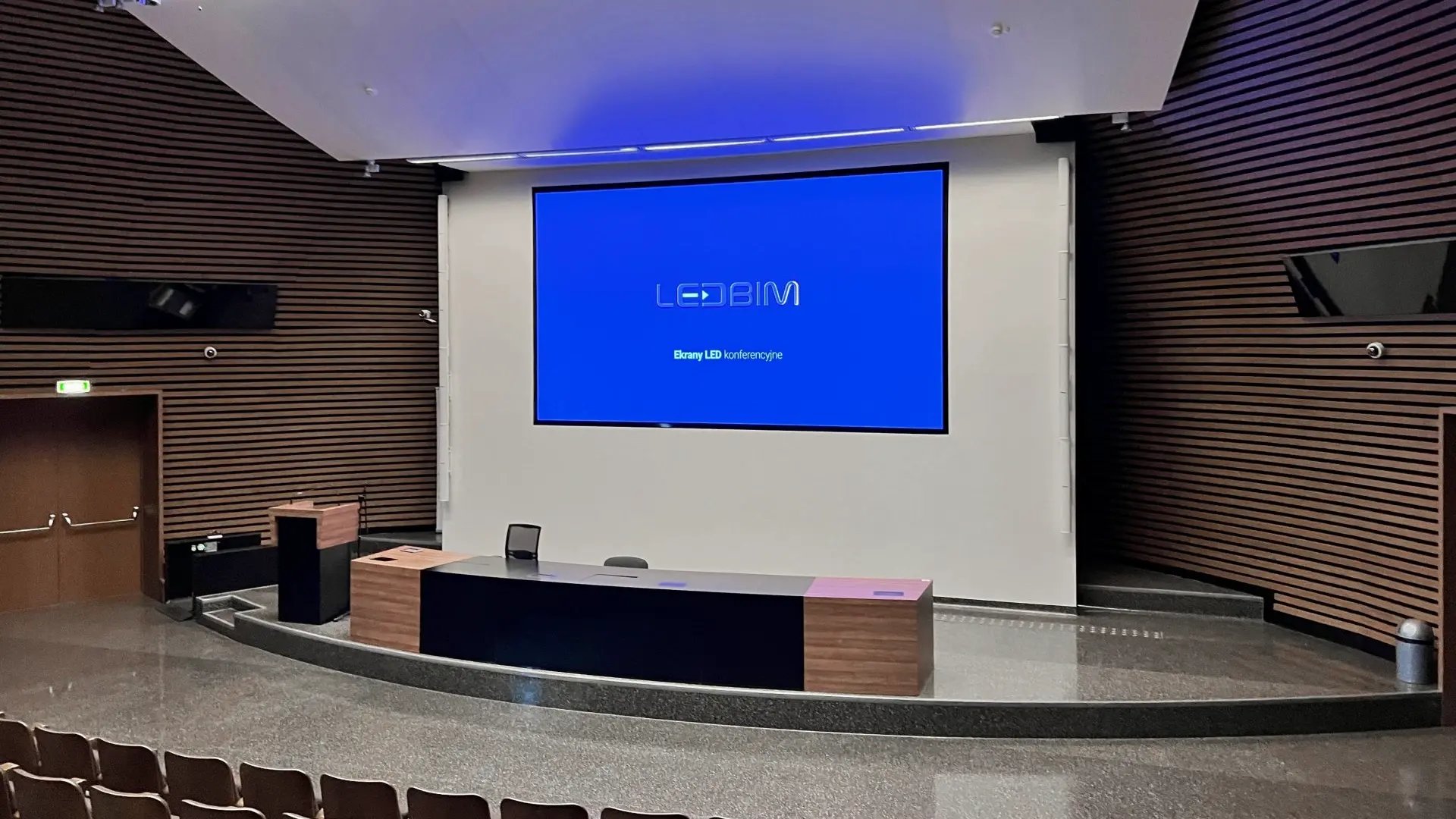Ekran LED LEDBIM iPX 2 o wymiarach 2,88 x 5,12 m na Uniwersytecie Adama Mickiewicza w Poznaniu 2