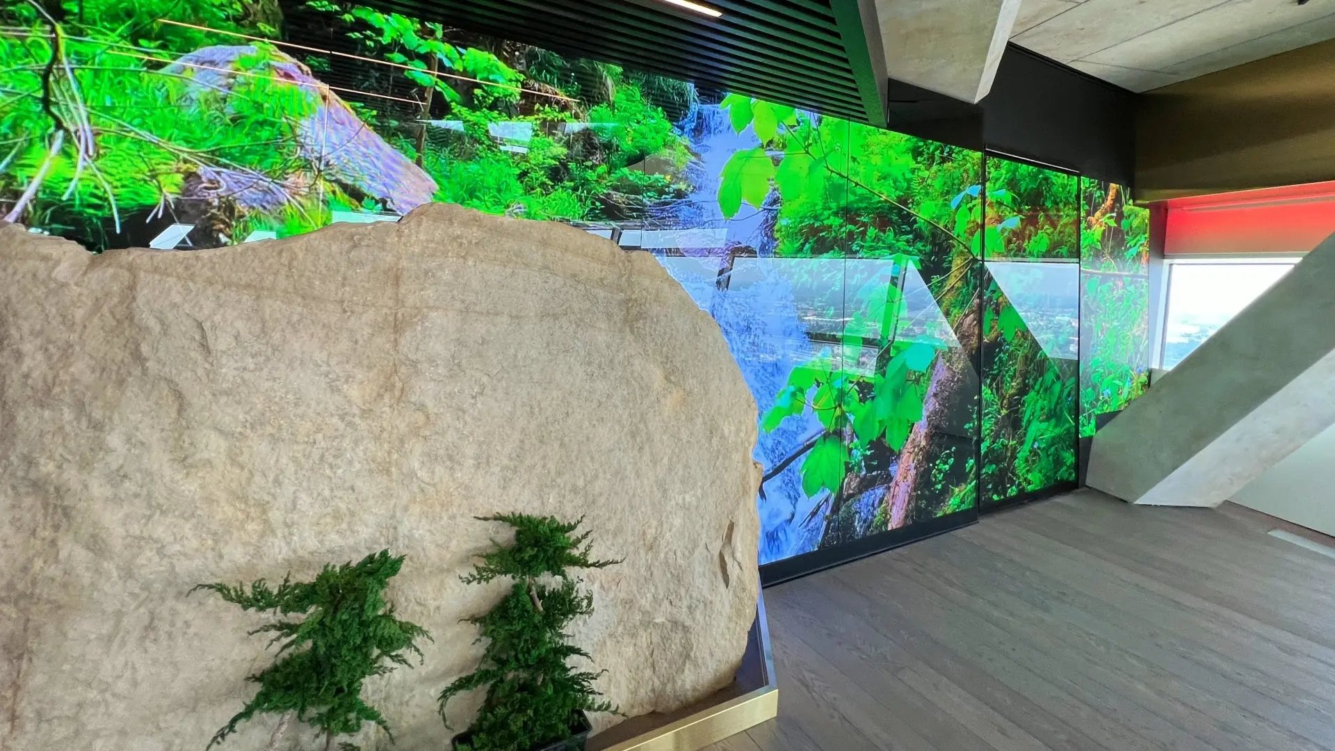 Ekran LED LEDBIM iPX jako multimedialna ściana wizyjna 1