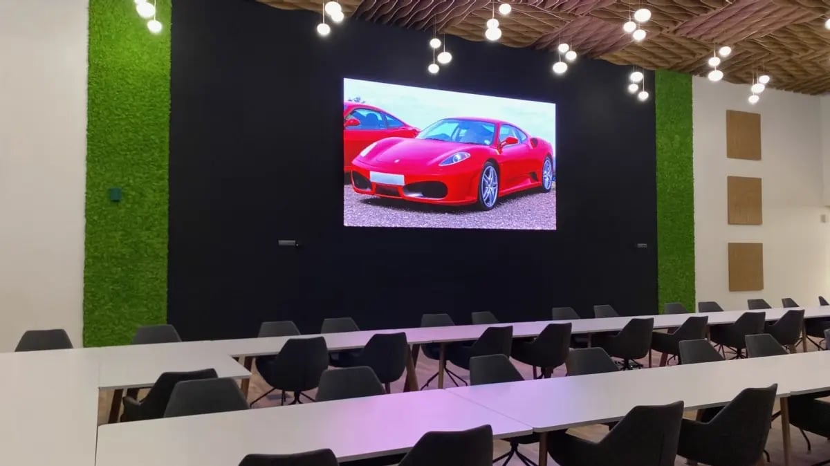 Ekran LED iPX  w sali konferencyjnej