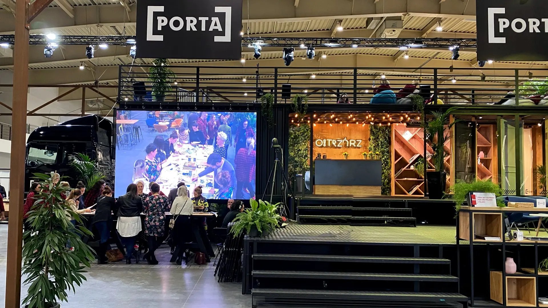 Ekran LED sPX  na stosiku targowym 1