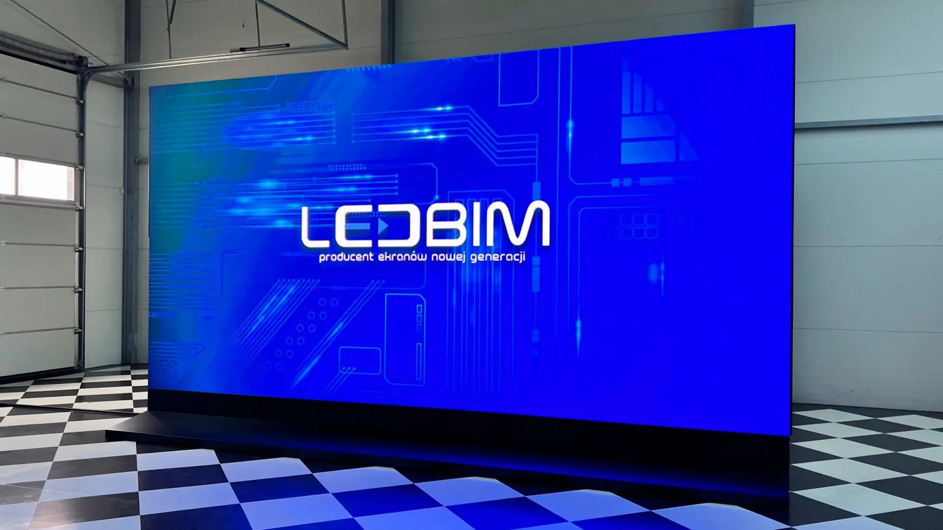 Ekran LED sPX 2,6 o wymiarach 3 x 6 m z modułową konstrukcją przenośną 2