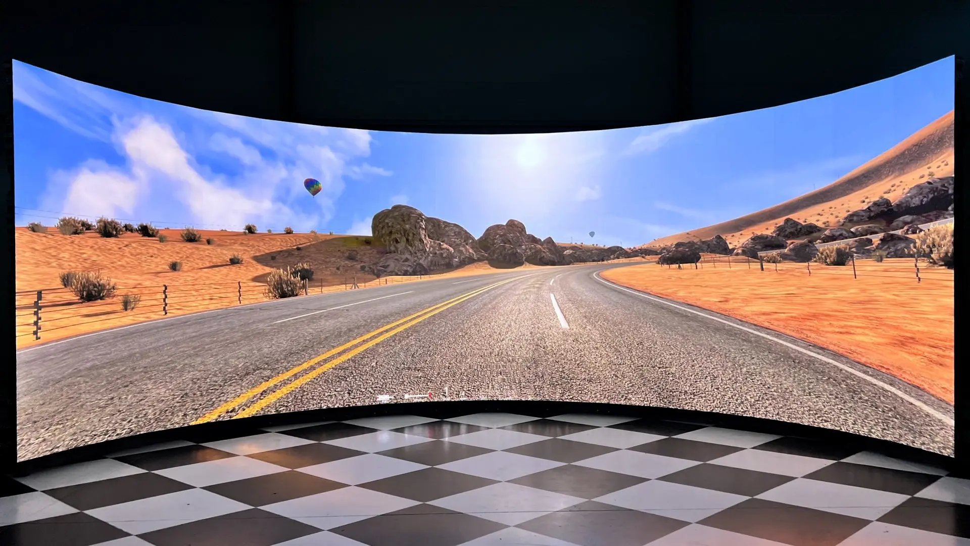 Ekran LED sferyczny LEDBIM sPX 1,9 o wymiarach 2,5 x 8,0 m 7