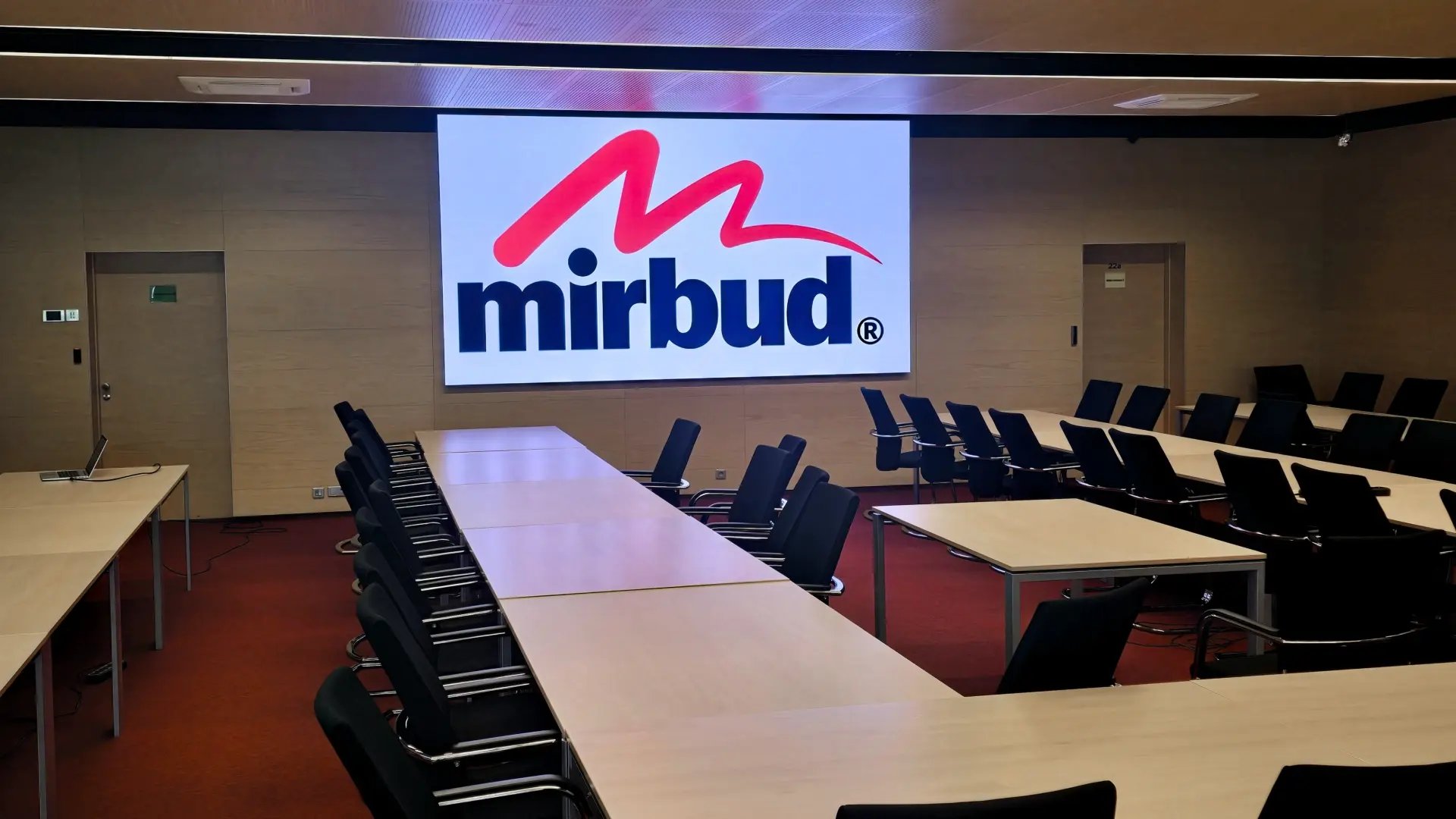 Ekran ledowy w sali konferencyjnej 1