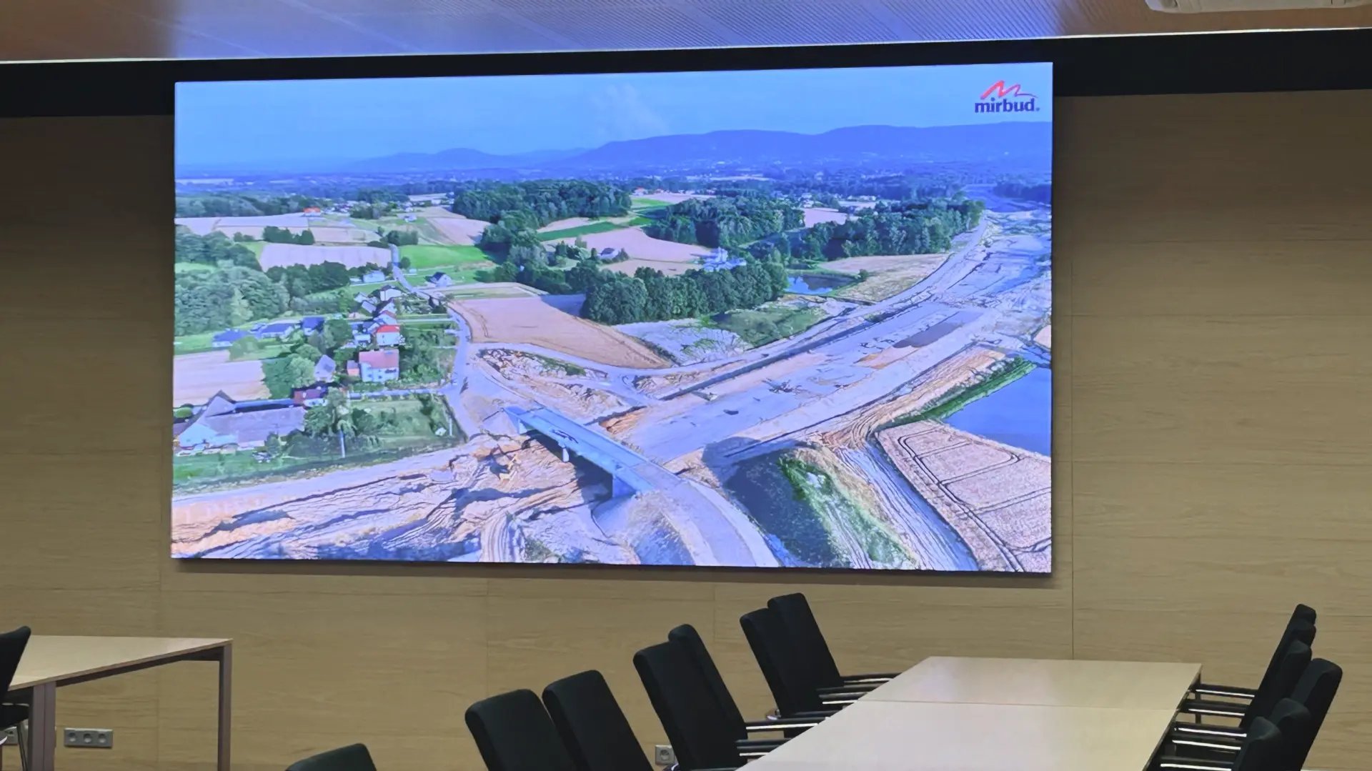 Ekran ledowy w sali konferencyjnej 3