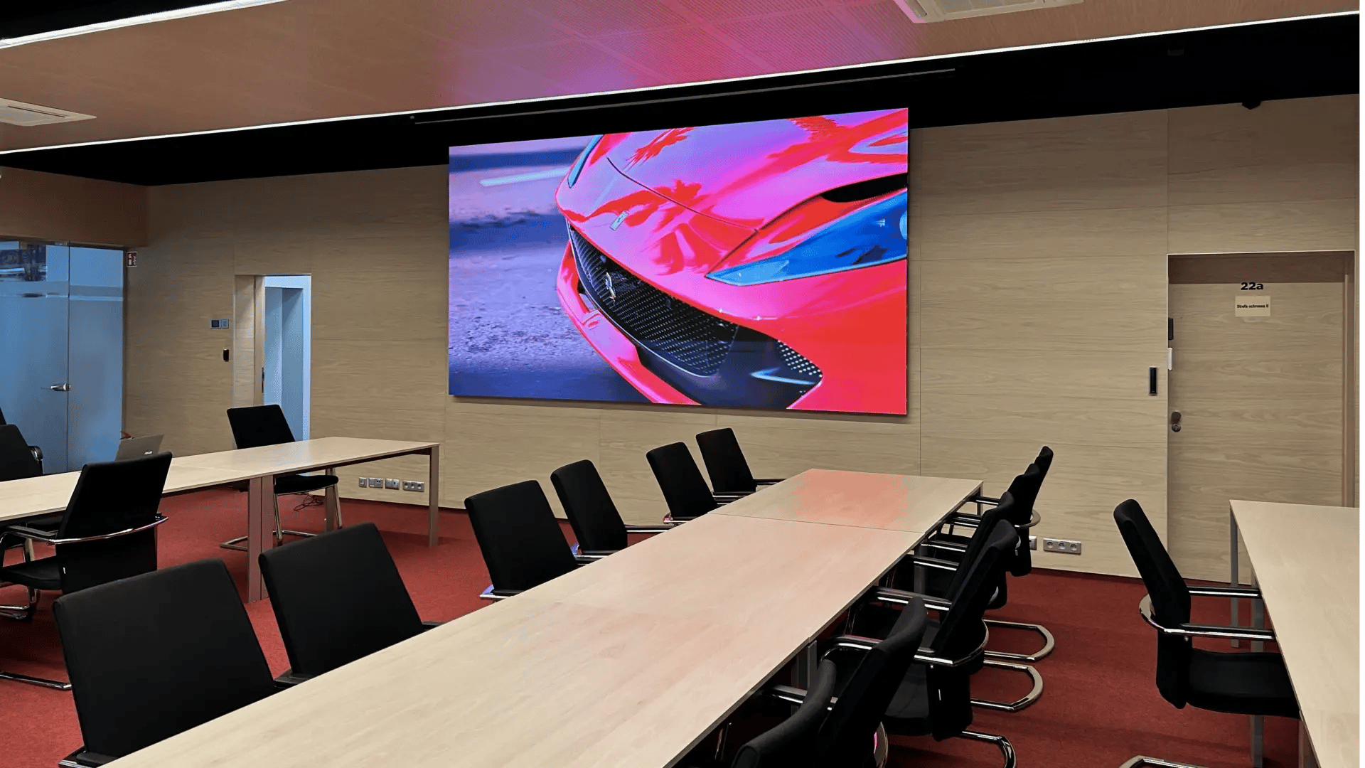 Ekran ledowy w sali konferencyjnej 4