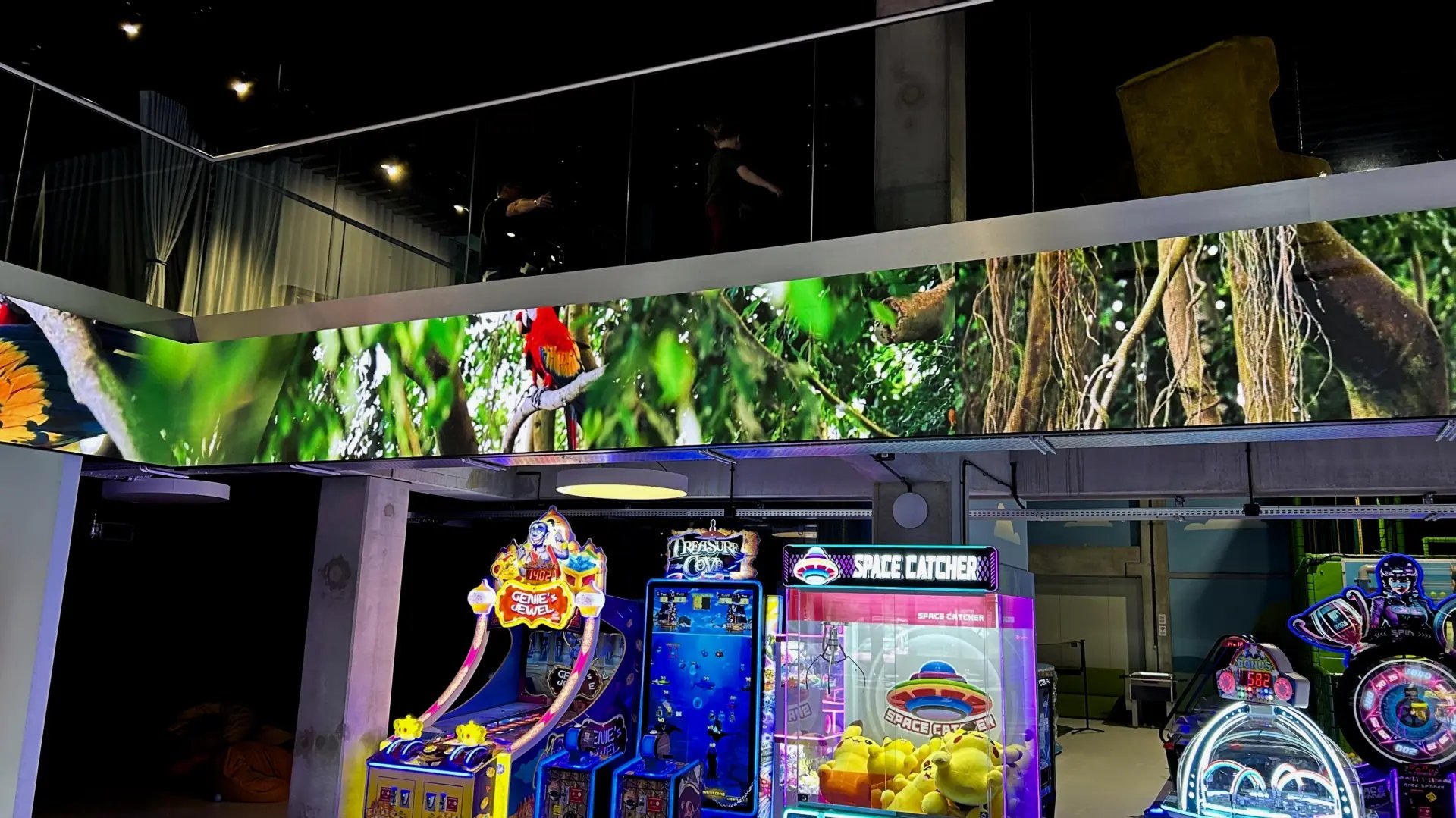 Ekrany led w sali zabaw 1
