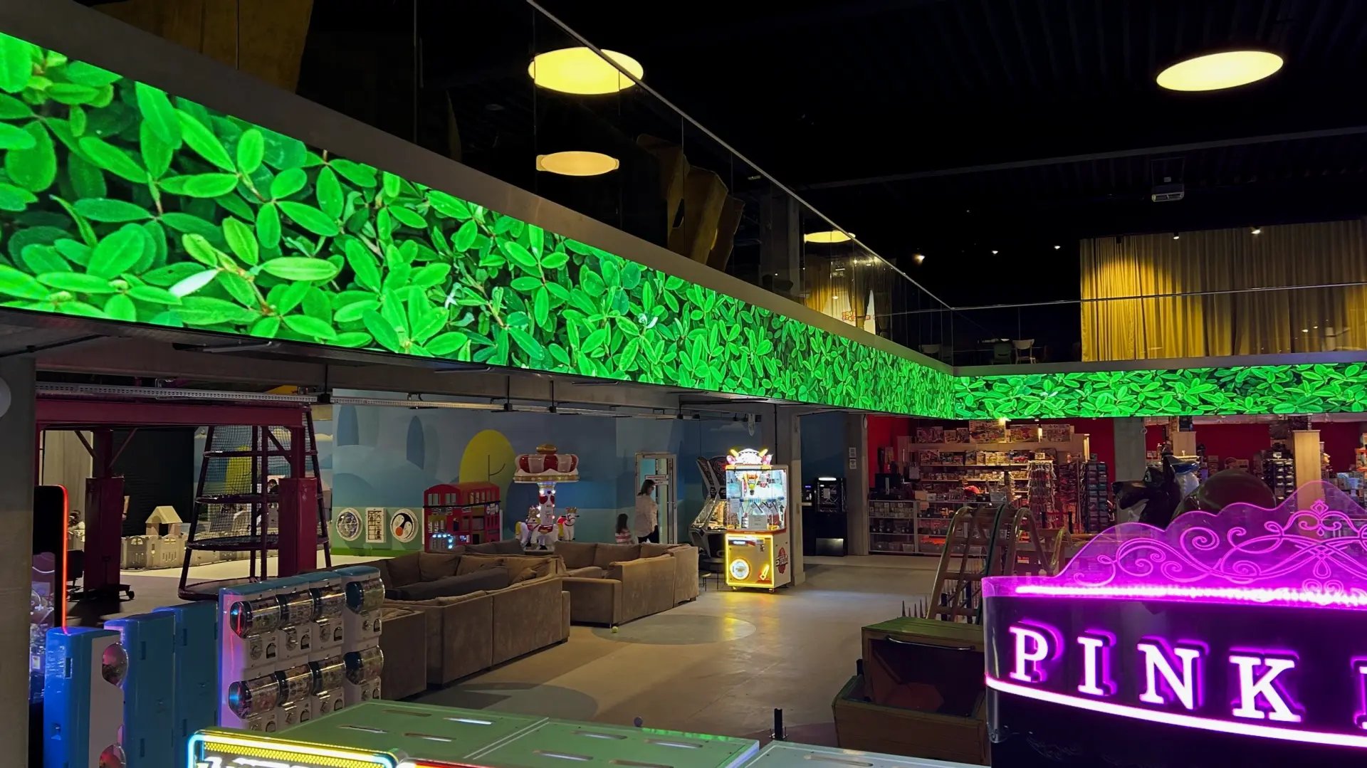 Ekrany led w sali zabaw 3