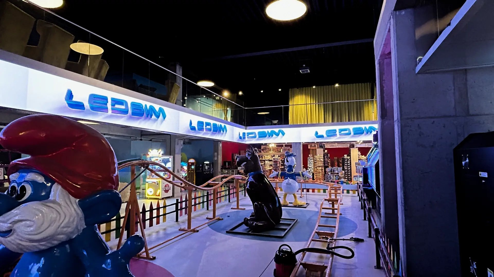 Ekrany led w sali zabaw 4