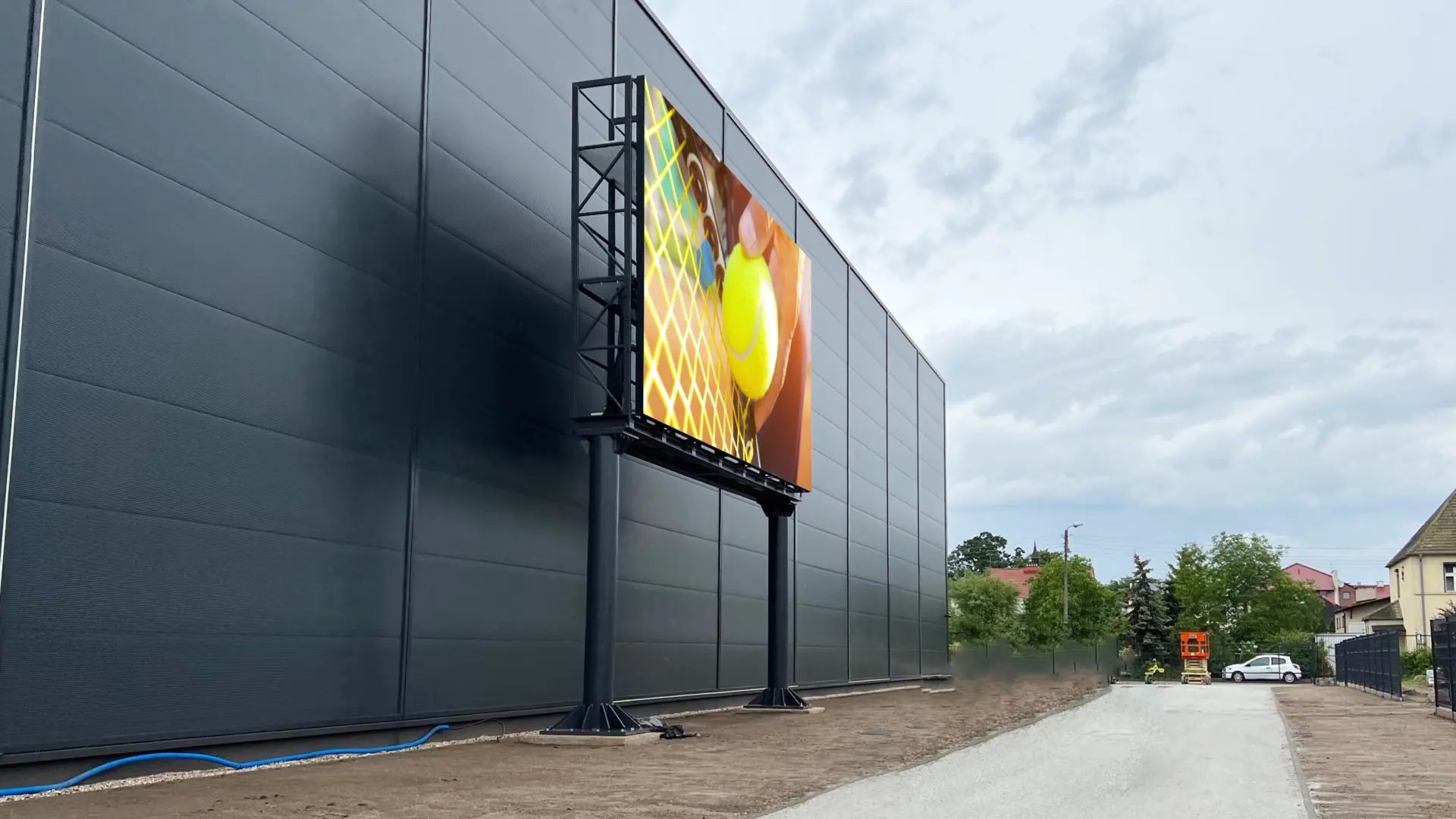 Telebim z konstrukcją 1