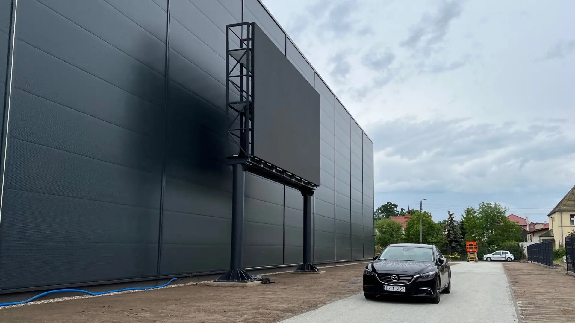 Telebim z konstrukcją 2