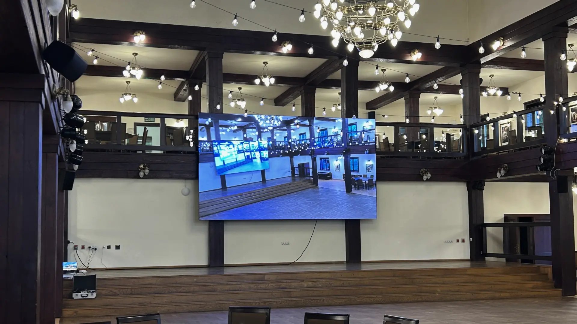 ekran led eventowy w sali bankietowej